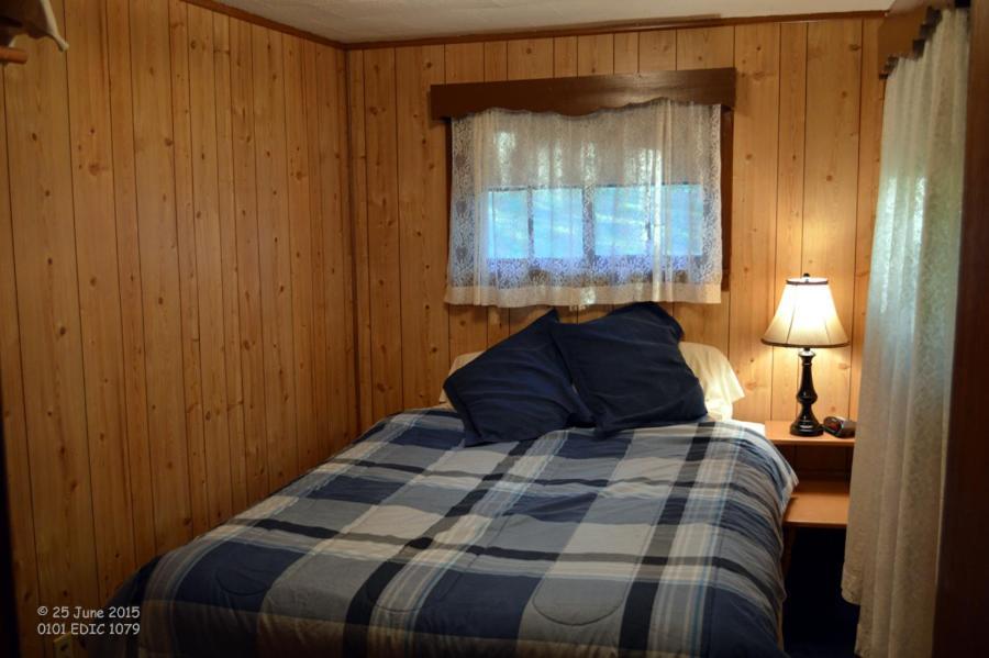 איגל ריבר Edgewater Inn & Cottages חדר תמונה