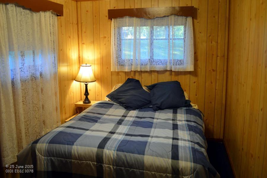 איגל ריבר Edgewater Inn & Cottages חדר תמונה