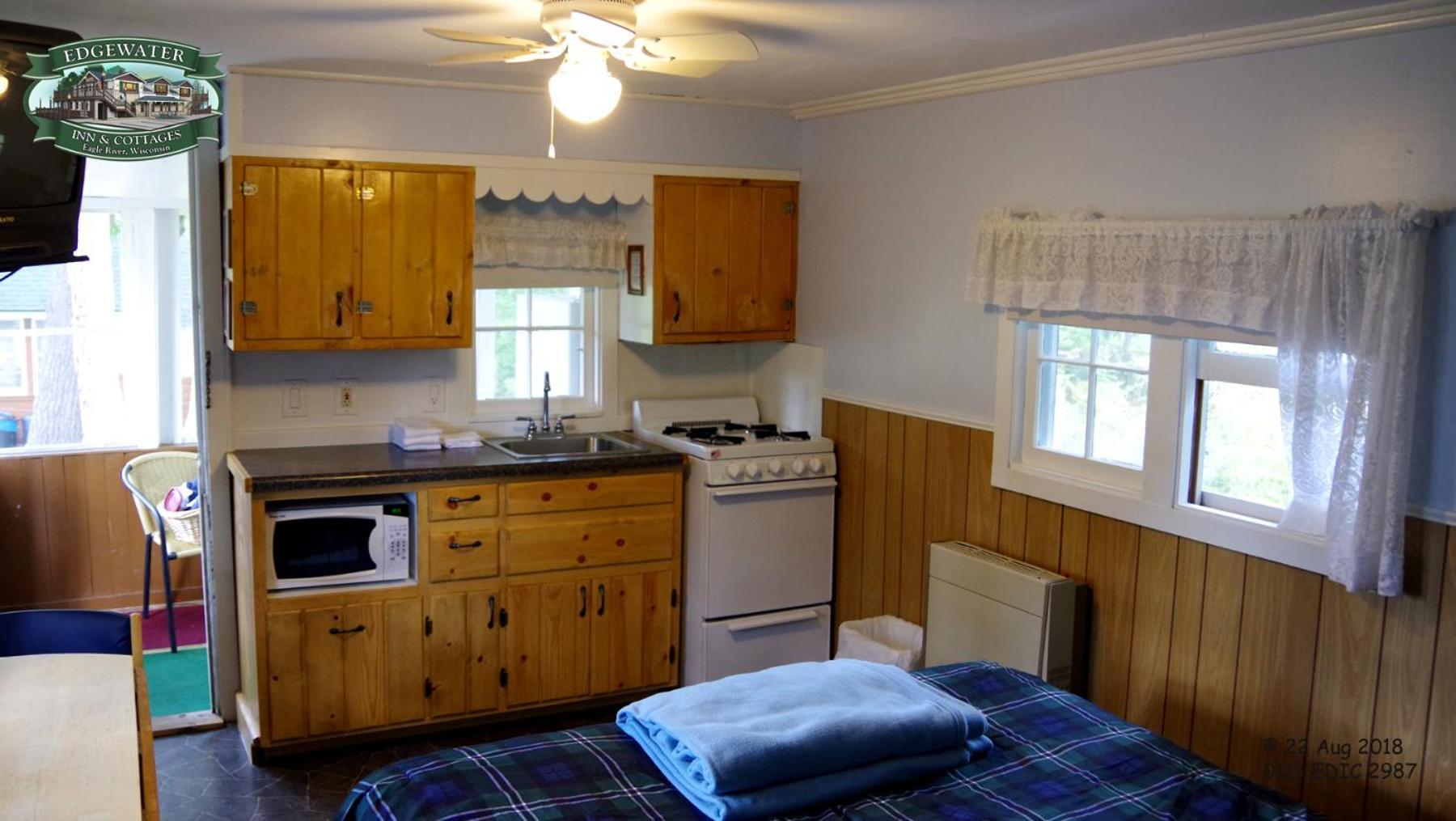 איגל ריבר Edgewater Inn & Cottages חדר תמונה