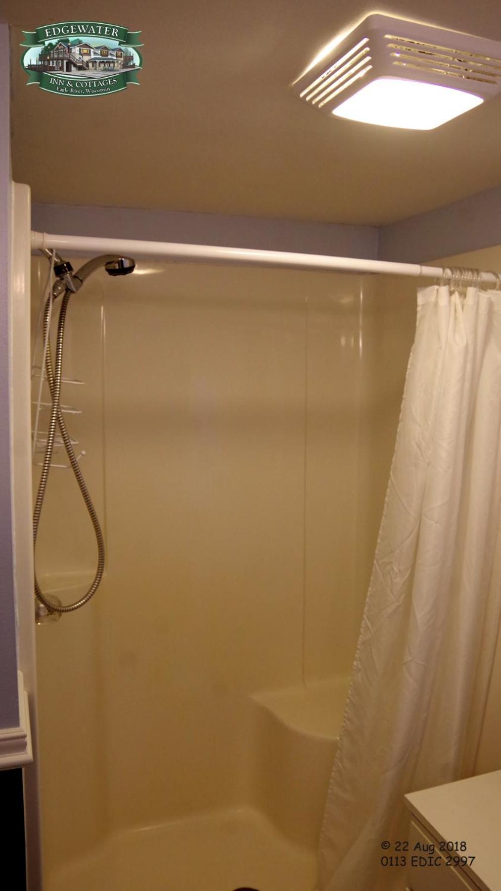 איגל ריבר Edgewater Inn & Cottages חדר תמונה