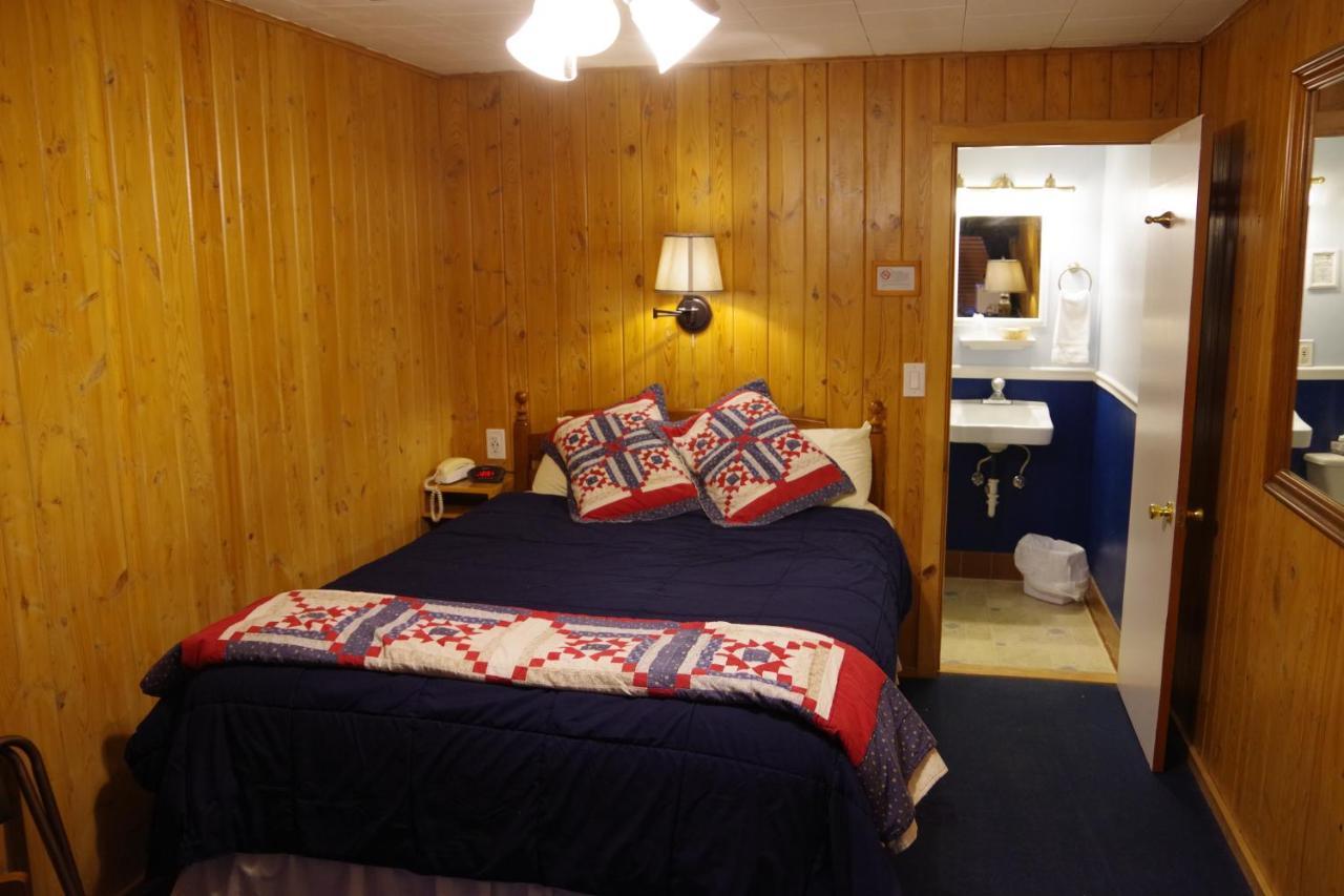 איגל ריבר Edgewater Inn & Cottages חדר תמונה