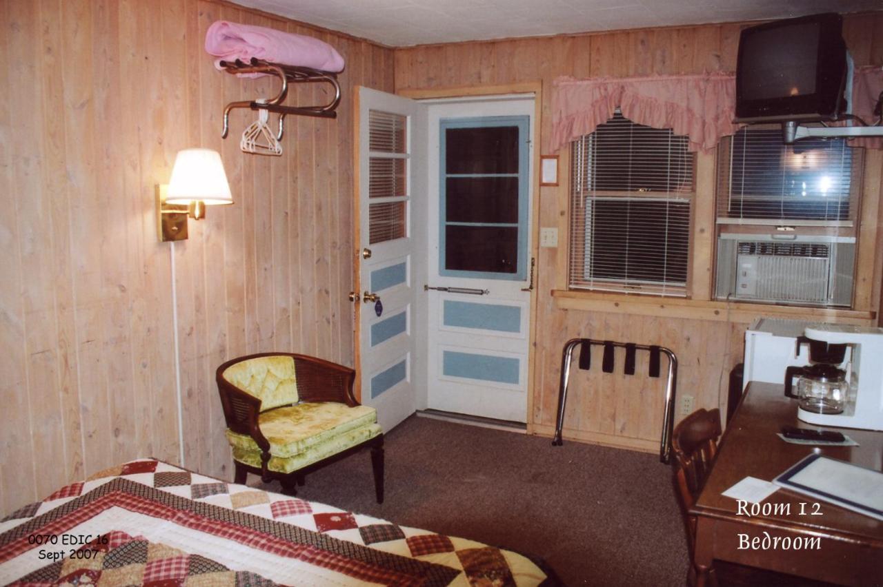 איגל ריבר Edgewater Inn & Cottages חדר תמונה