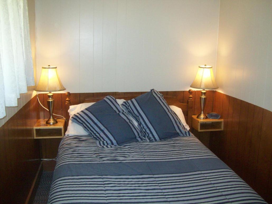 איגל ריבר Edgewater Inn & Cottages חדר תמונה